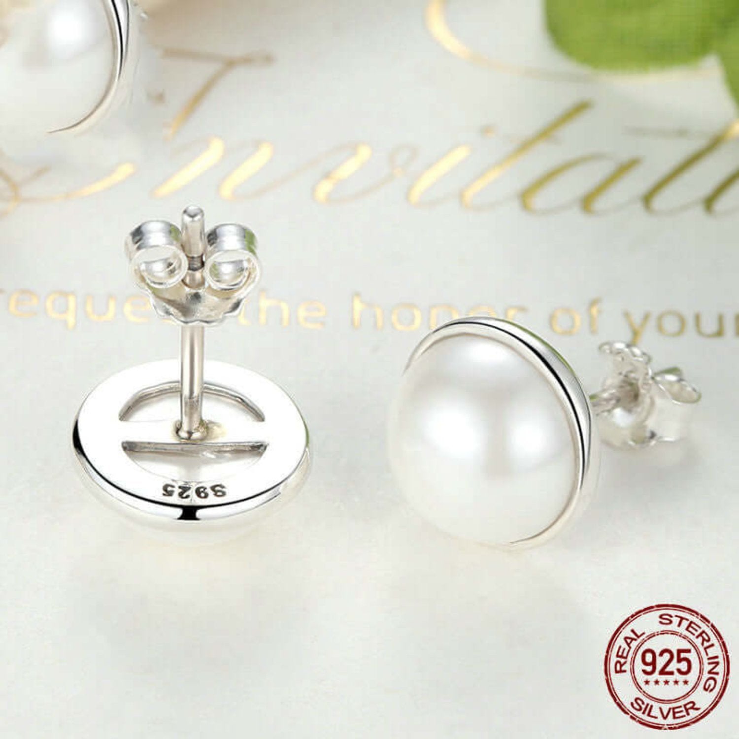 Elegant pearl bridal earrings with a timeless design.