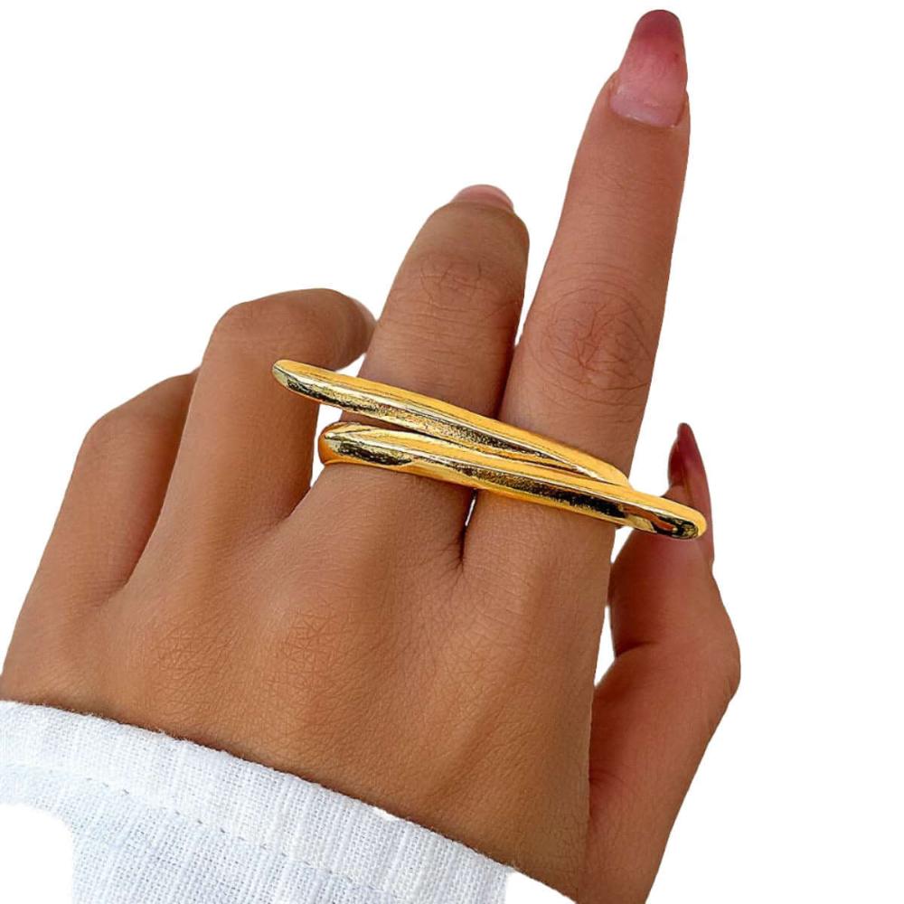 Trendy butterfly ring with asymmetric design 