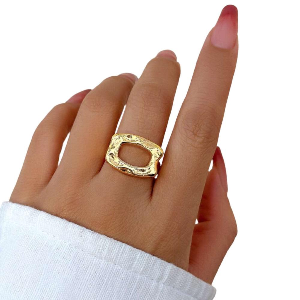 High-quality alloy ring in light gold and white for women