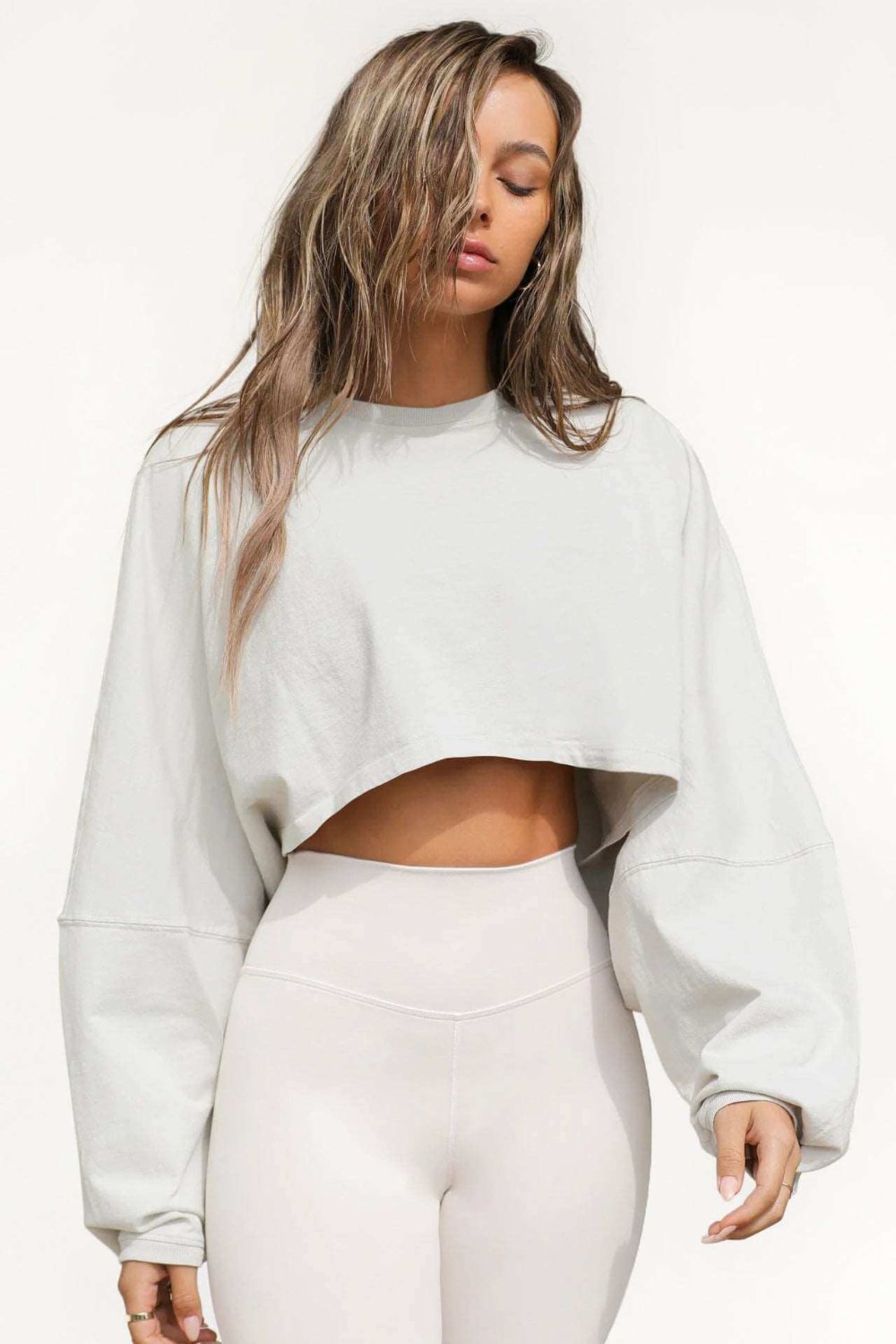 loose woman crop sweatshirt 