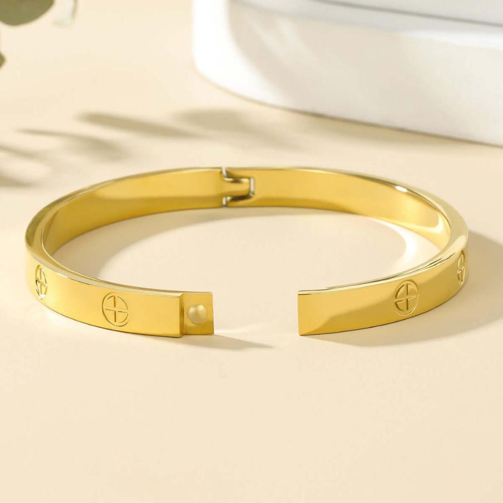 fashion statement bracelet cartier look 